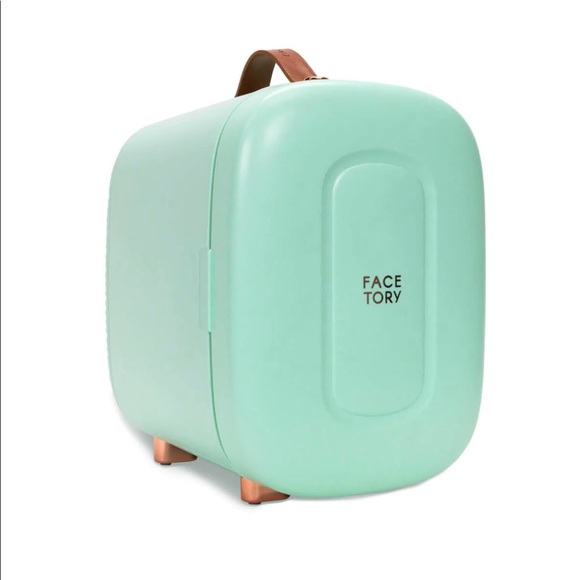 Facetory skincare fridge - Picture 2 of 4